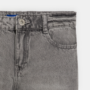 جينز رمادي باهت بأرجل واسعة للفتيات